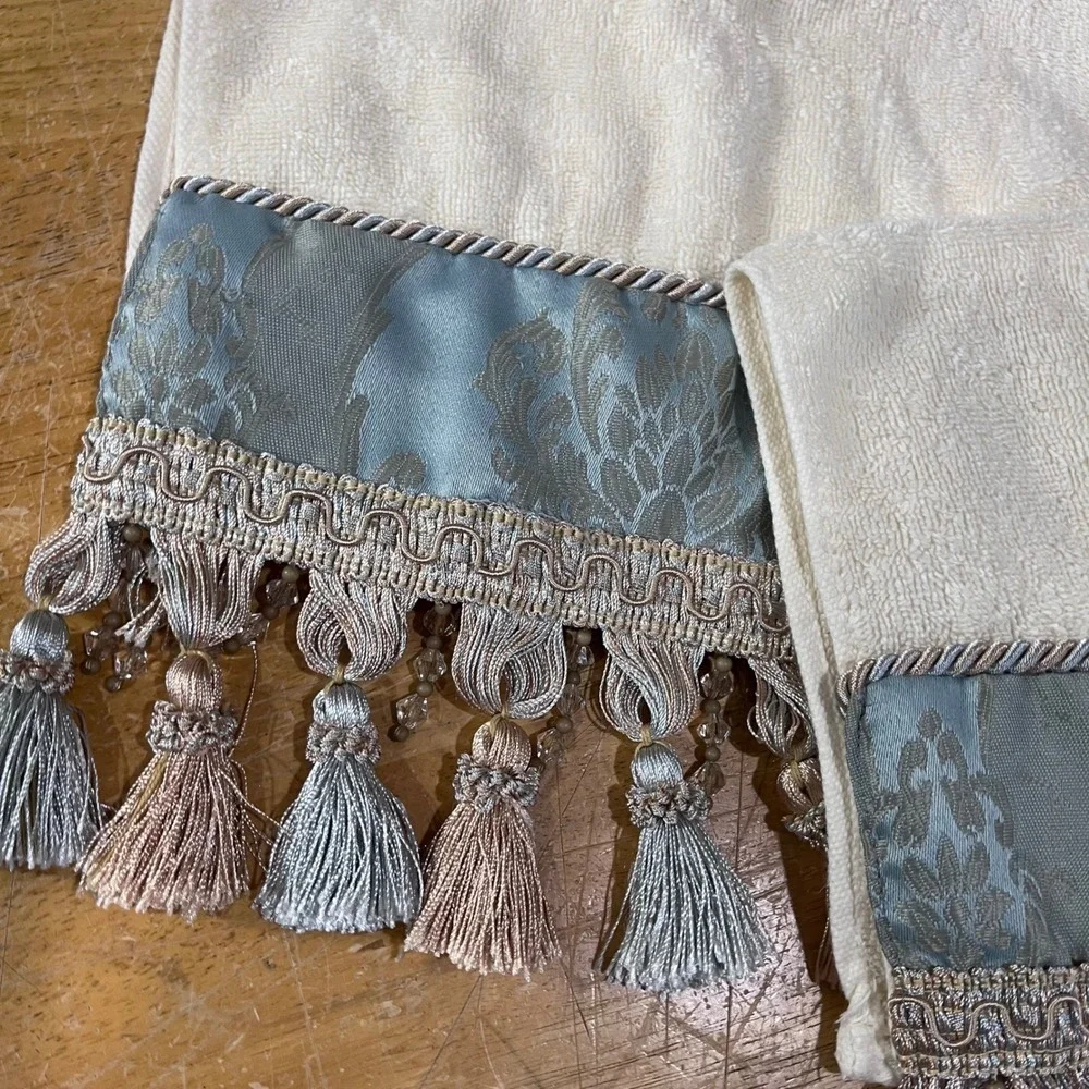 Croscill Home Vtg Regency Blue Damask Tassel Trim Hand Towels Set of 2 Ivory